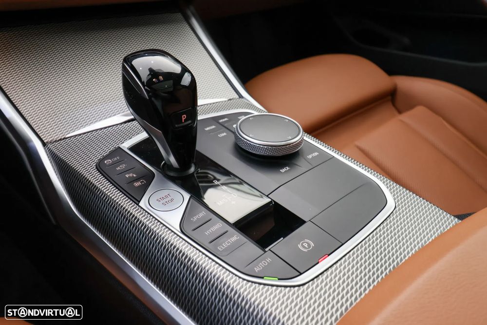 BMW 320 e Pack Desportivo M Auto - 27