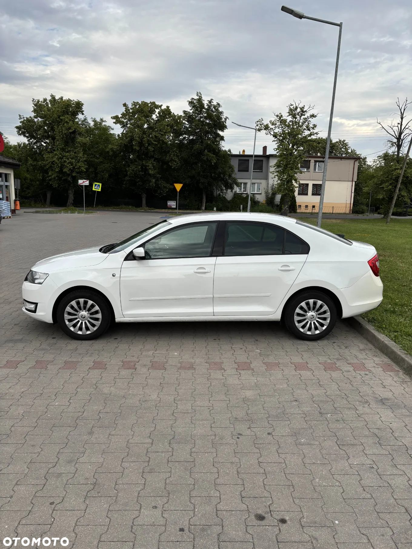 Skoda RAPID 1.2 TSI Ambition - 2