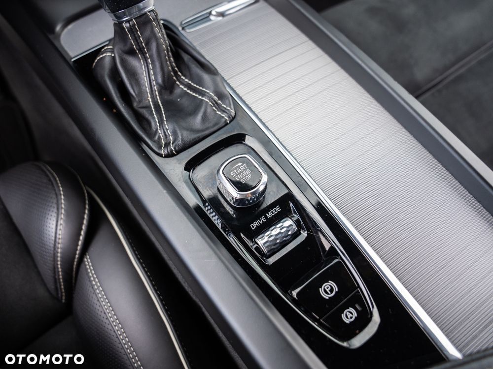 Volvo XC 60 D4 Geartronic RDesign - 32