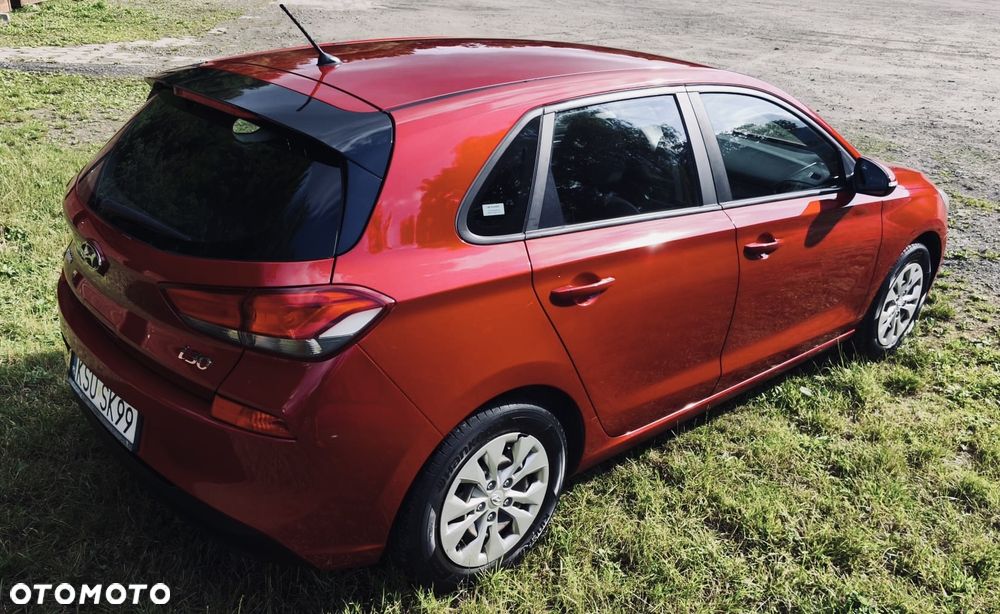 Hyundai i30 1.6 D Classic + - 8