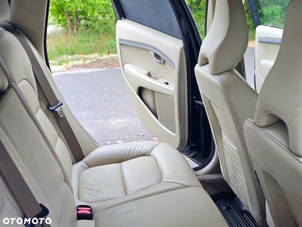 Volvo XC 70 D5 AWD Momentum - 26