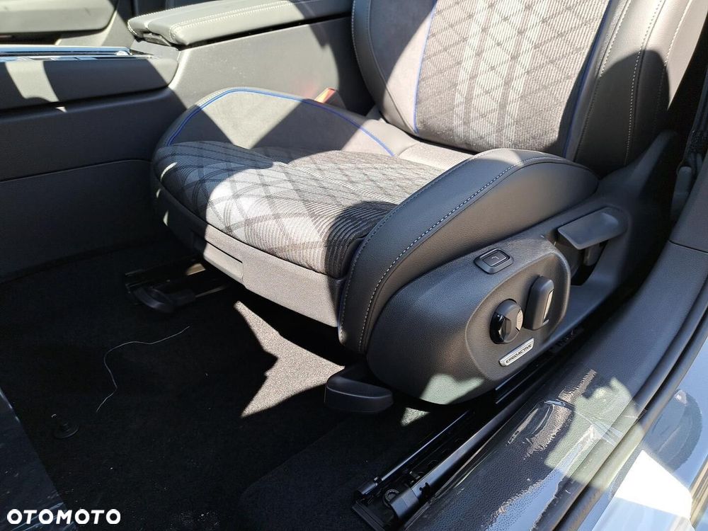 Volkswagen Passat - 12
