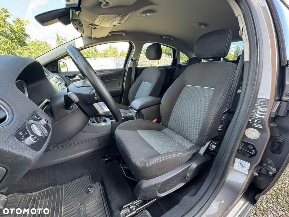 Ford Mondeo 1.6 T Ambiente - 21