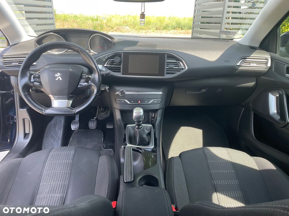 Peugeot 308 - 8