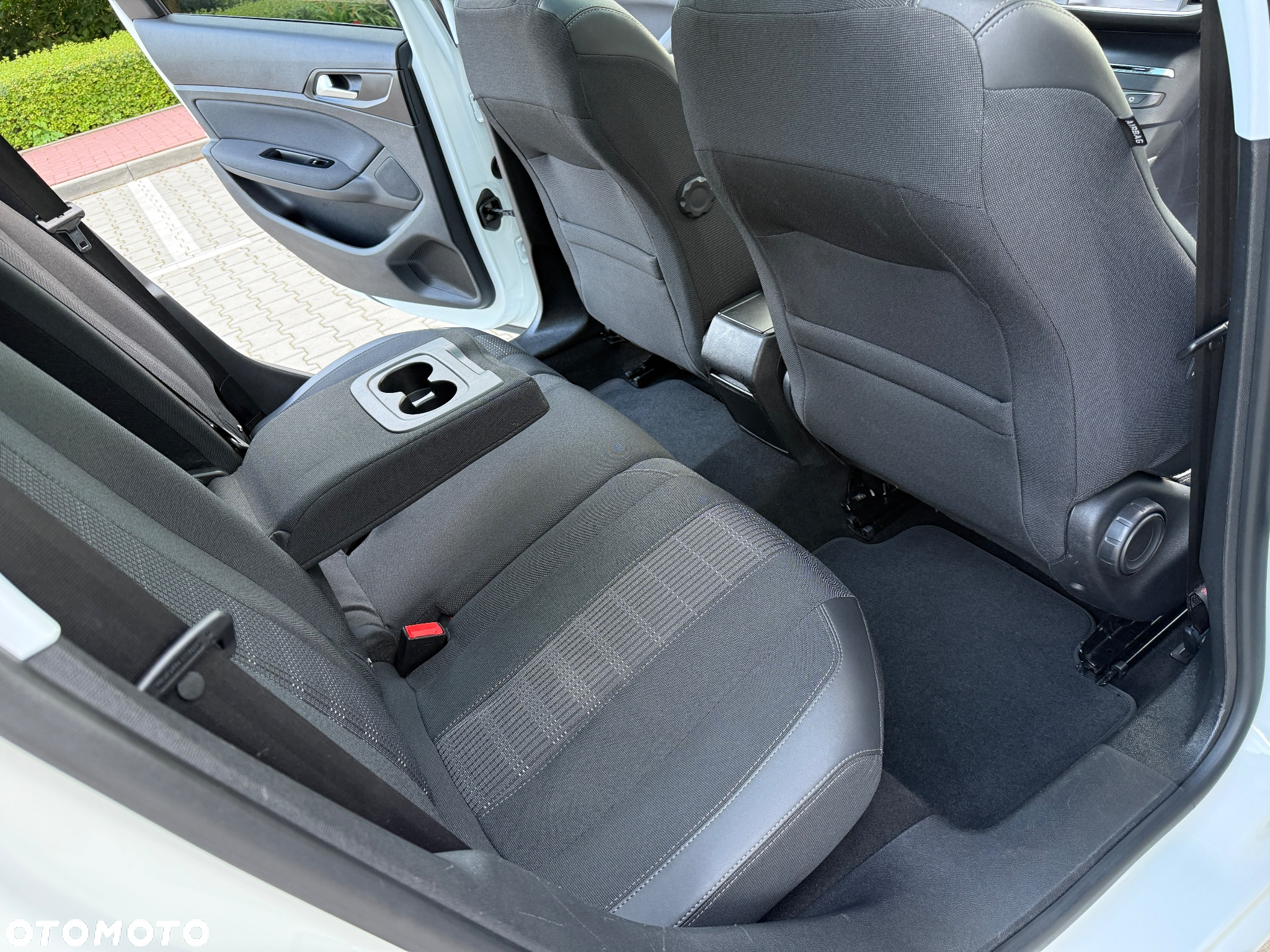Peugeot 308 SW BlueHDi 120 EAT6 Stop & Start Allure - 21