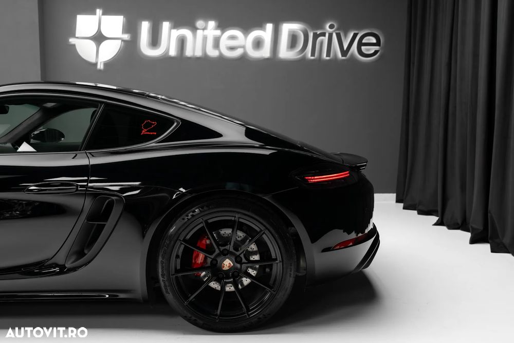 Porsche Cayman GTS 4.0 PDK - 9