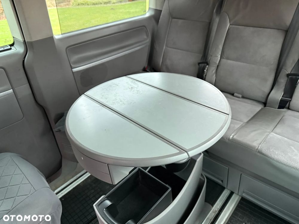 Volkswagen Multivan - 10