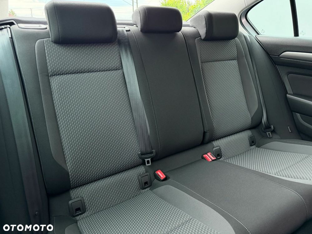 Volkswagen Passat 2.0 TDI EVO Elegance - 23