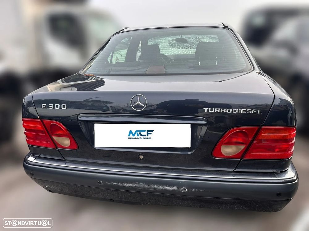 MERCEDES-BENZ Classe E Sedan (W210) E 300 3.0 Turbo diesel Diesel 177 cv  130 kW 1996 - 1999 OM 606.962 para peças - 4