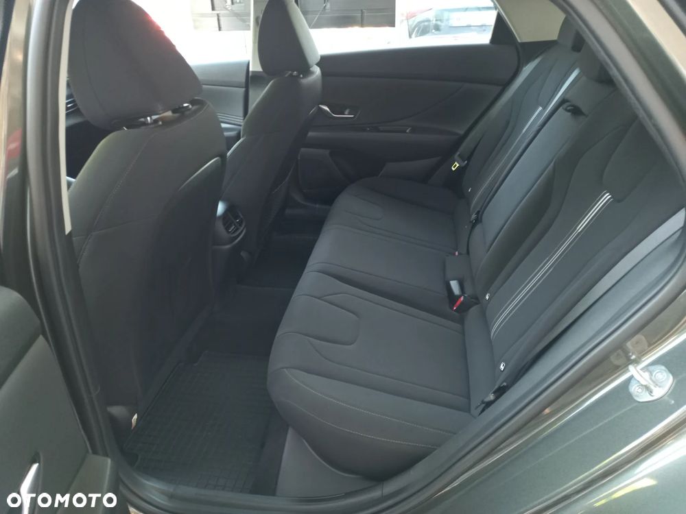 Hyundai Elantra 1.6 Smart CVT - 24