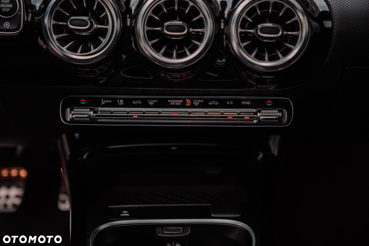 Mercedes-Benz CLA AMG 35 4-Matic 7G-DCT - 23