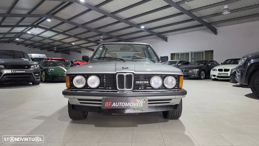 BMW 323 - 8