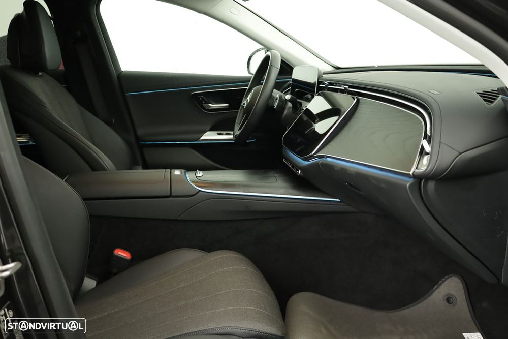 Mercedes-Benz E 300 Standard - 24