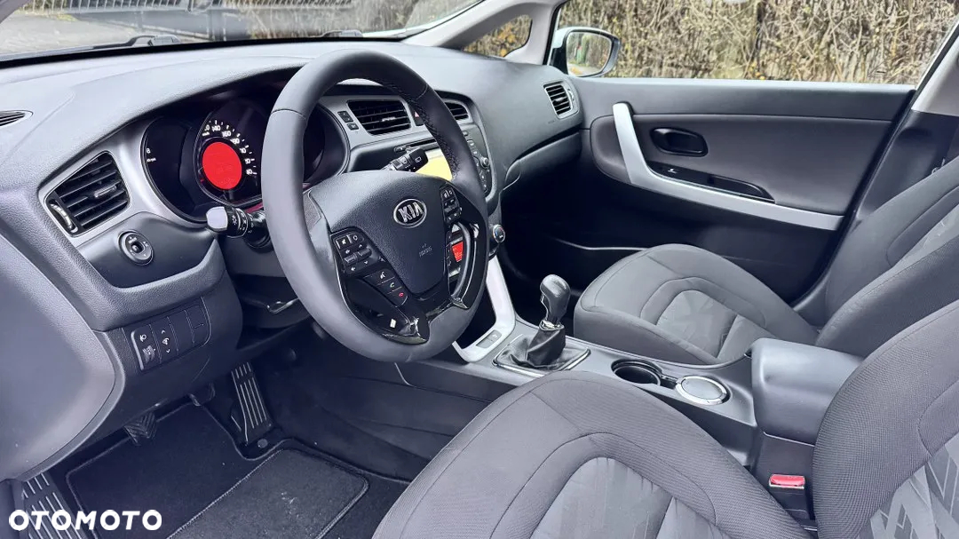 Kia Ceed 1.4 CVVT SW Dream-Team Edition - 17