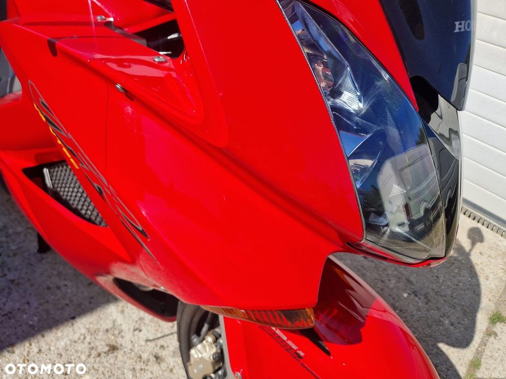 Honda VFR - 25