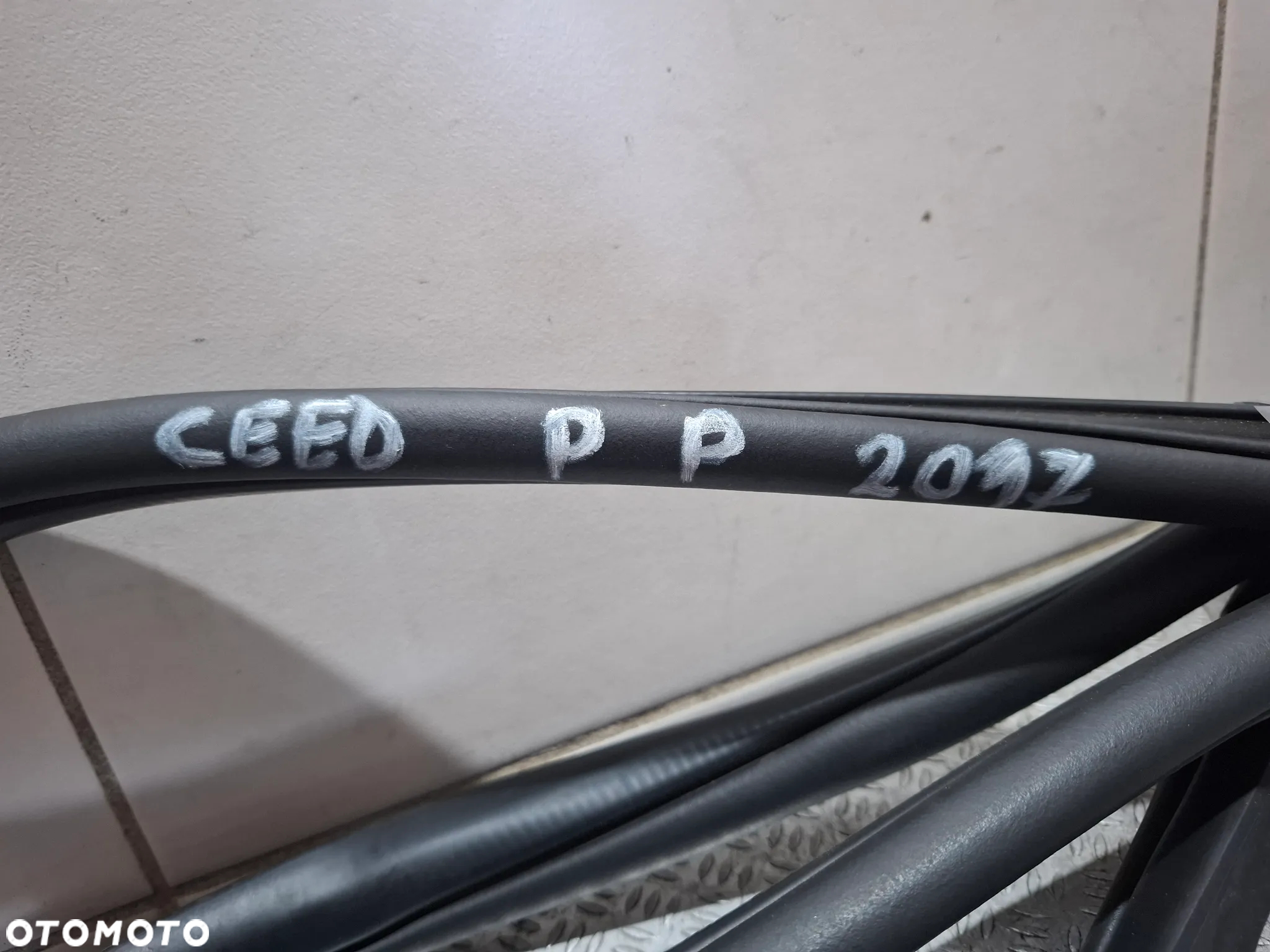 Uszczelka karoseryjna drzwi przód Kia CEED kombi 2017 - 2