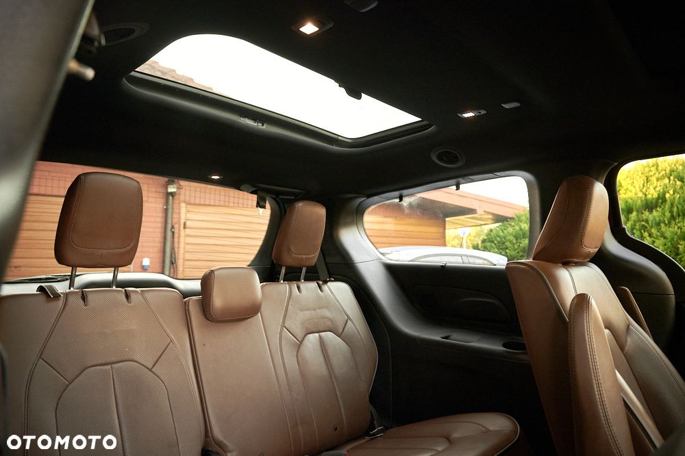 Chrysler Pacifica - 34