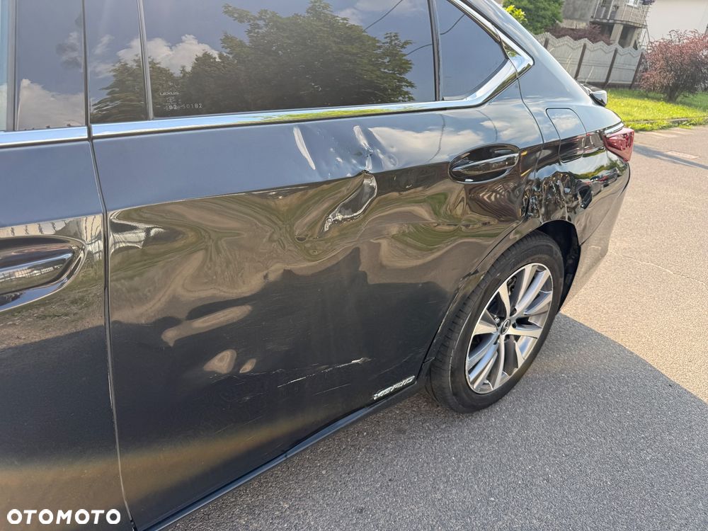 Lexus ES 300h Business Edition + - 11