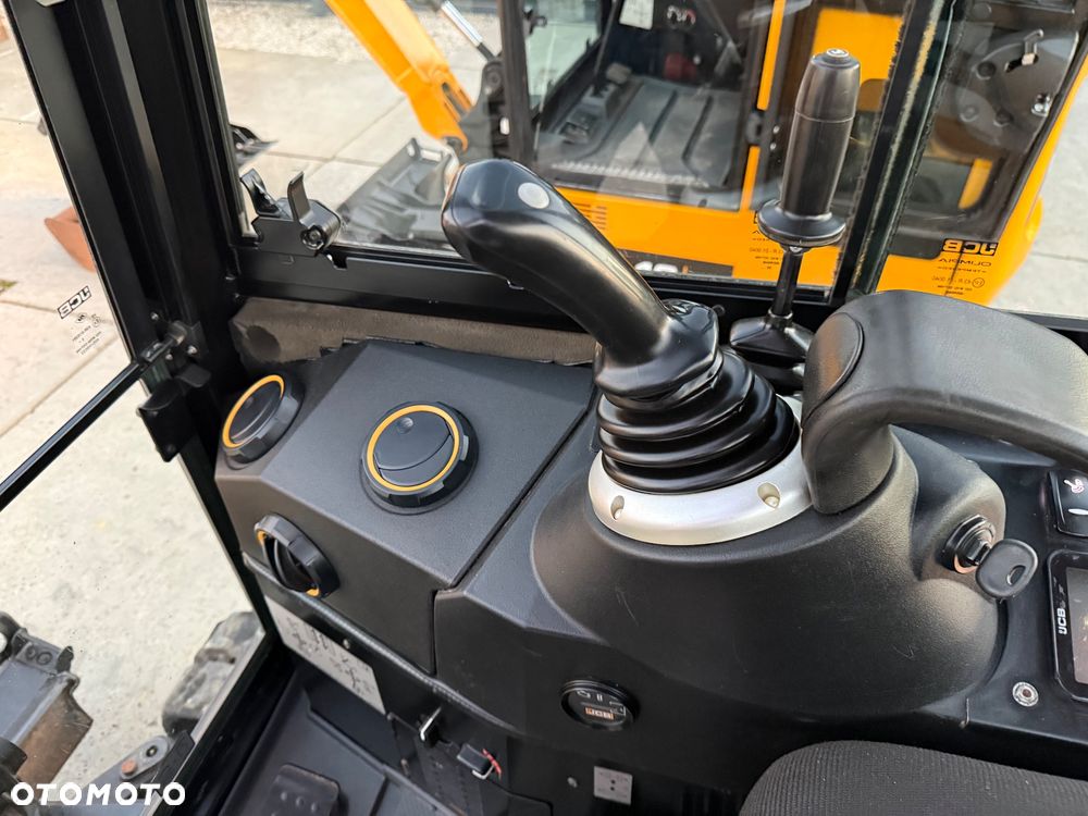 JCB 16C-1 - 12