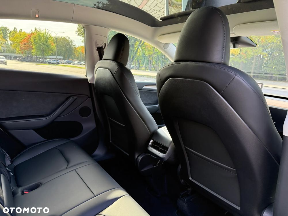 Tesla Model Y Long Range AWD - 21