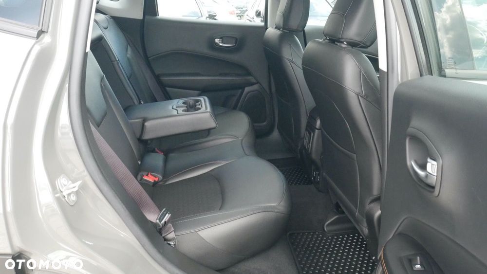 Jeep Compass - 22