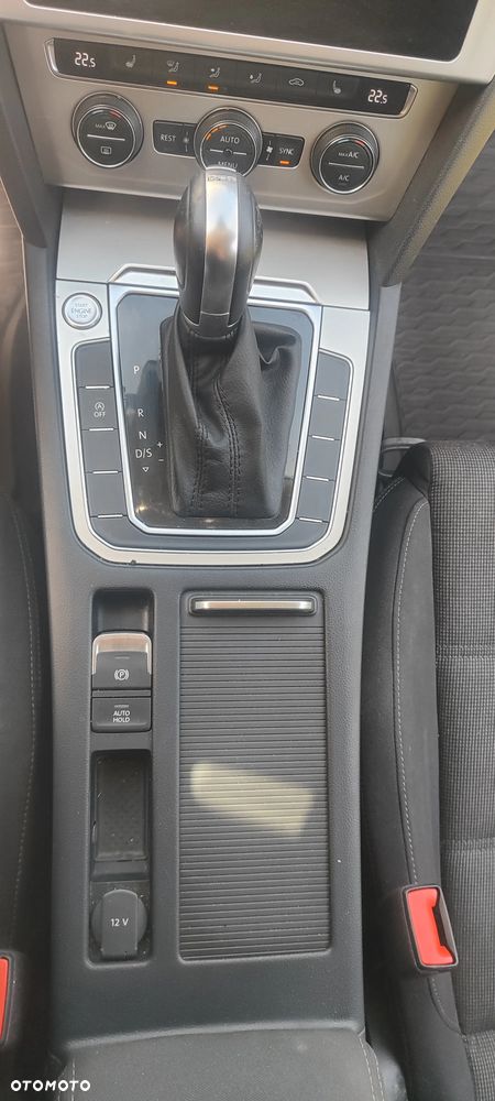 Volkswagen Passat 2.0 TDI SCR DSG Business - 25