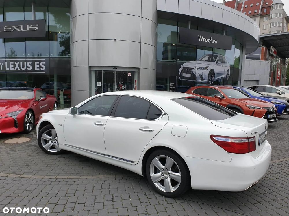 Lexus LS 600h Elegance - 36