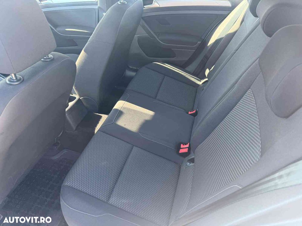 Volkswagen Golf - 12