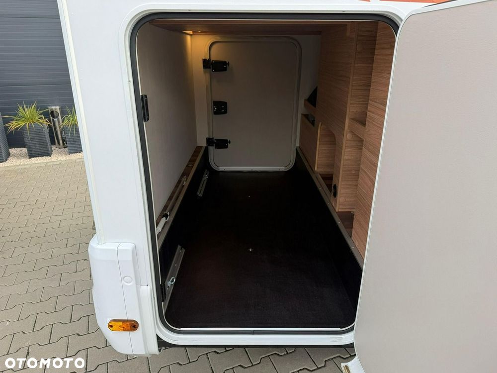 Weinsberg CaraCompact Suite MB 640 MEG - 11