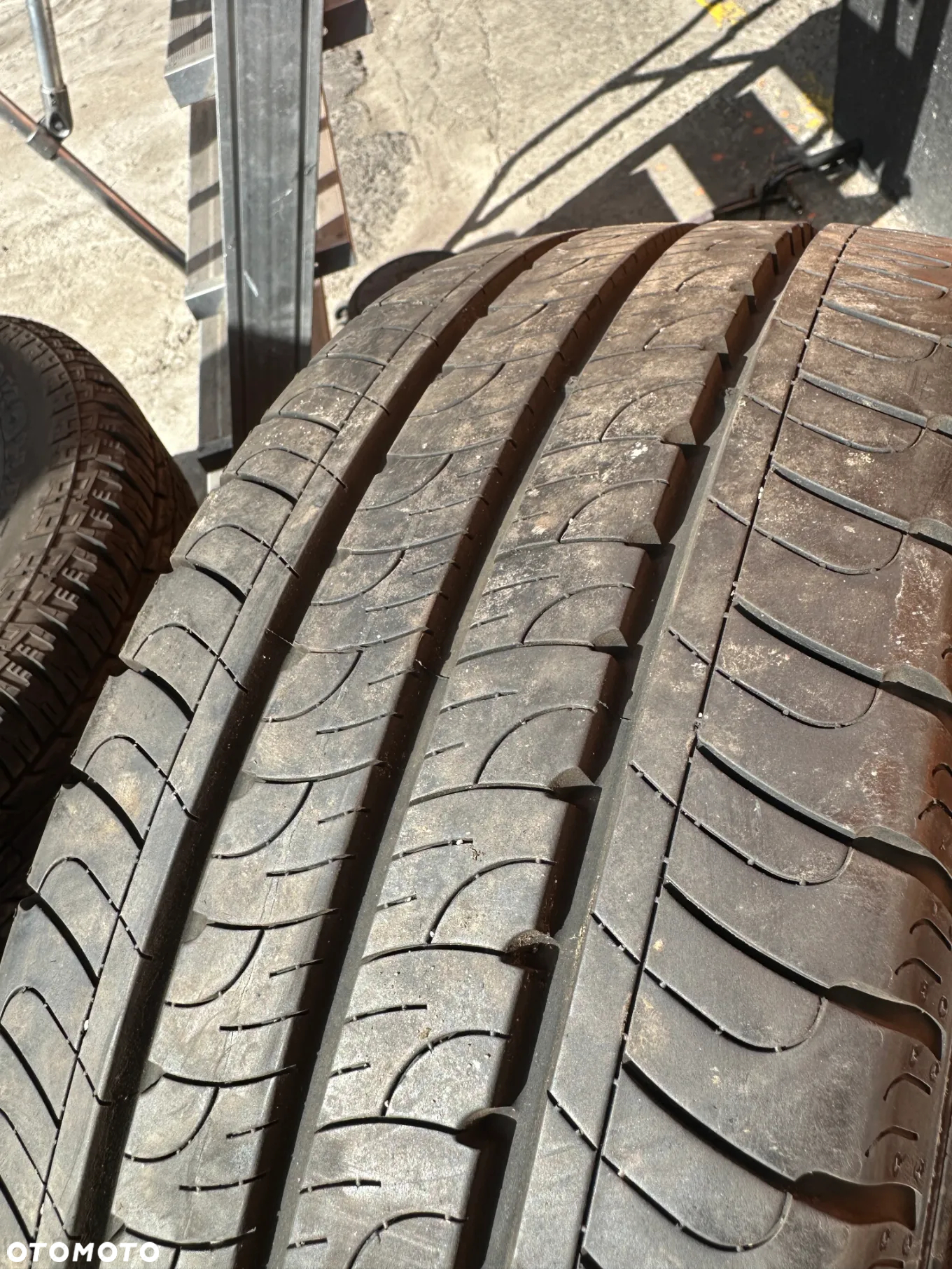 225/65x16c Good Year - 3