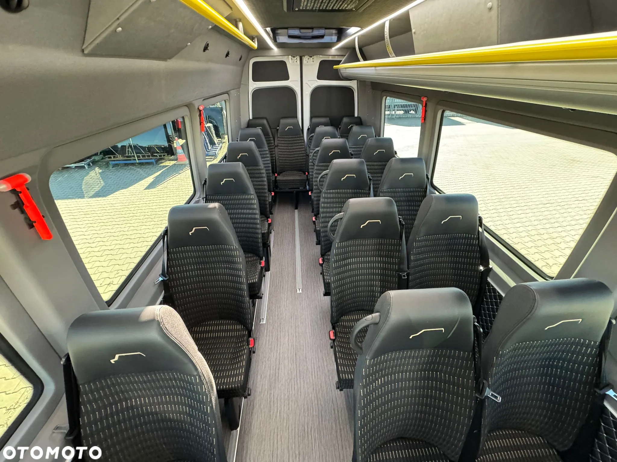 Mercedes-Benz Sprinter 517 - 19