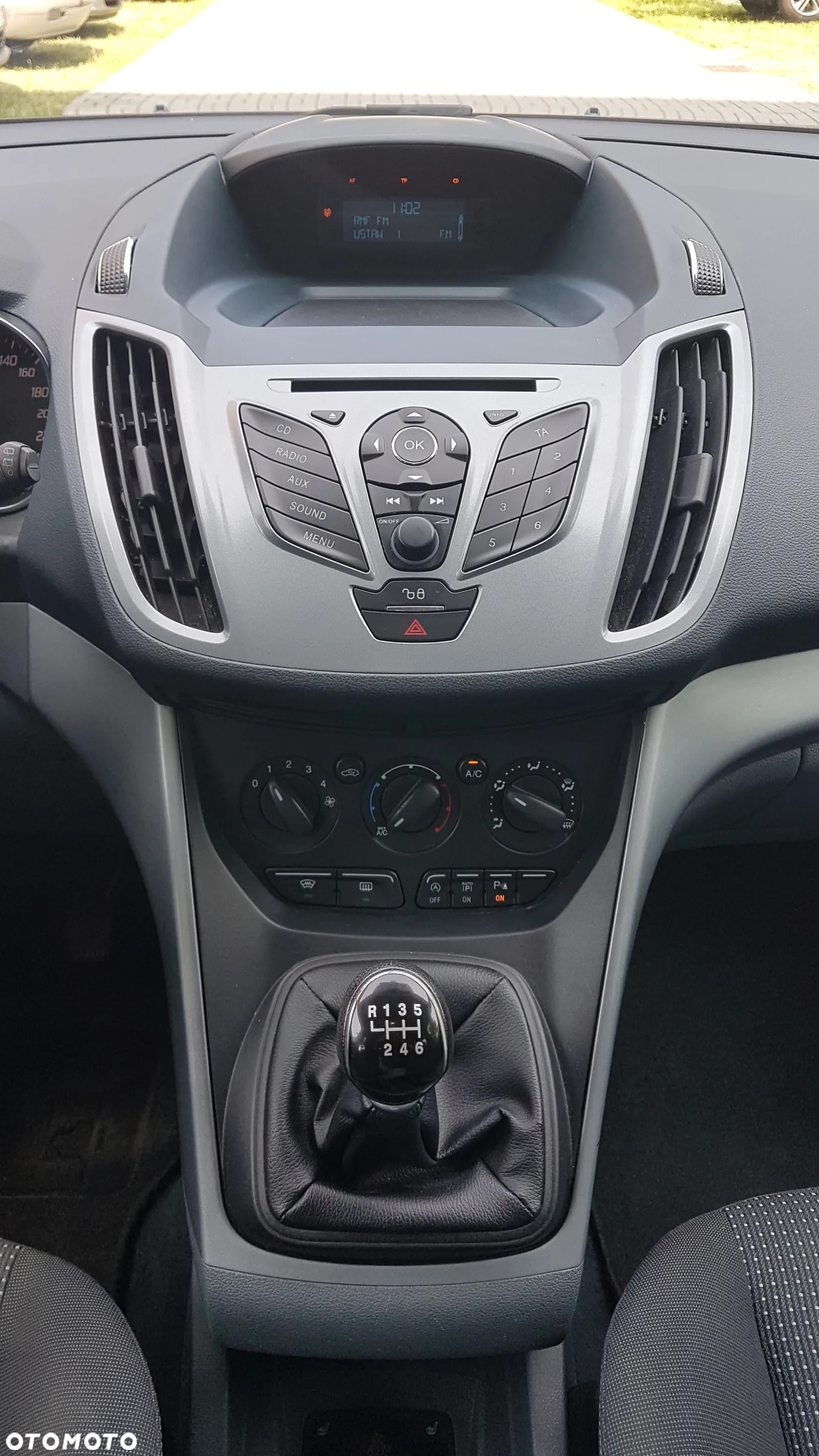 Ford Grand C-MAX - 11