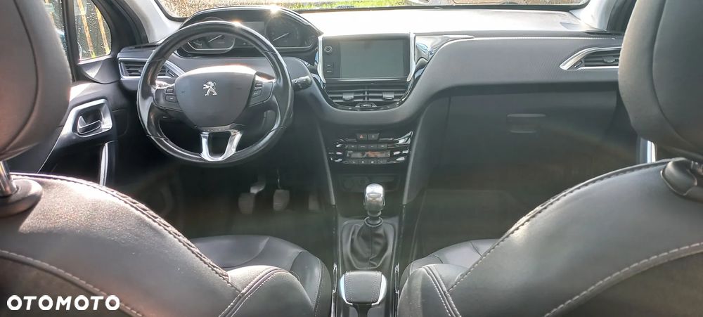 Peugeot 2008 1.2 Pure Tech Allure S&S - 2