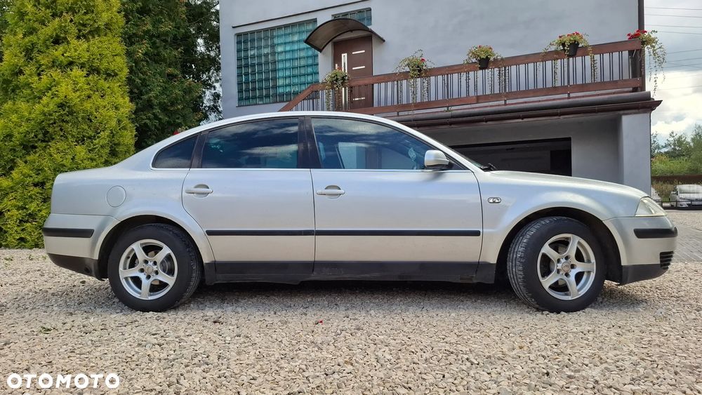 Volkswagen Passat 1.6 Comfortline - 26