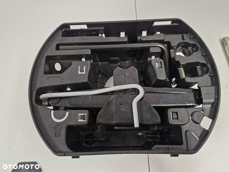 CITROEN DS3 CROSSBACK WKŁAD BAGAŻNIKA LEWAREK UCHO KLUCZ - 2