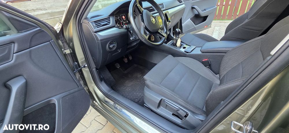 Skoda Superb 2.0 TDI Ambition - 27