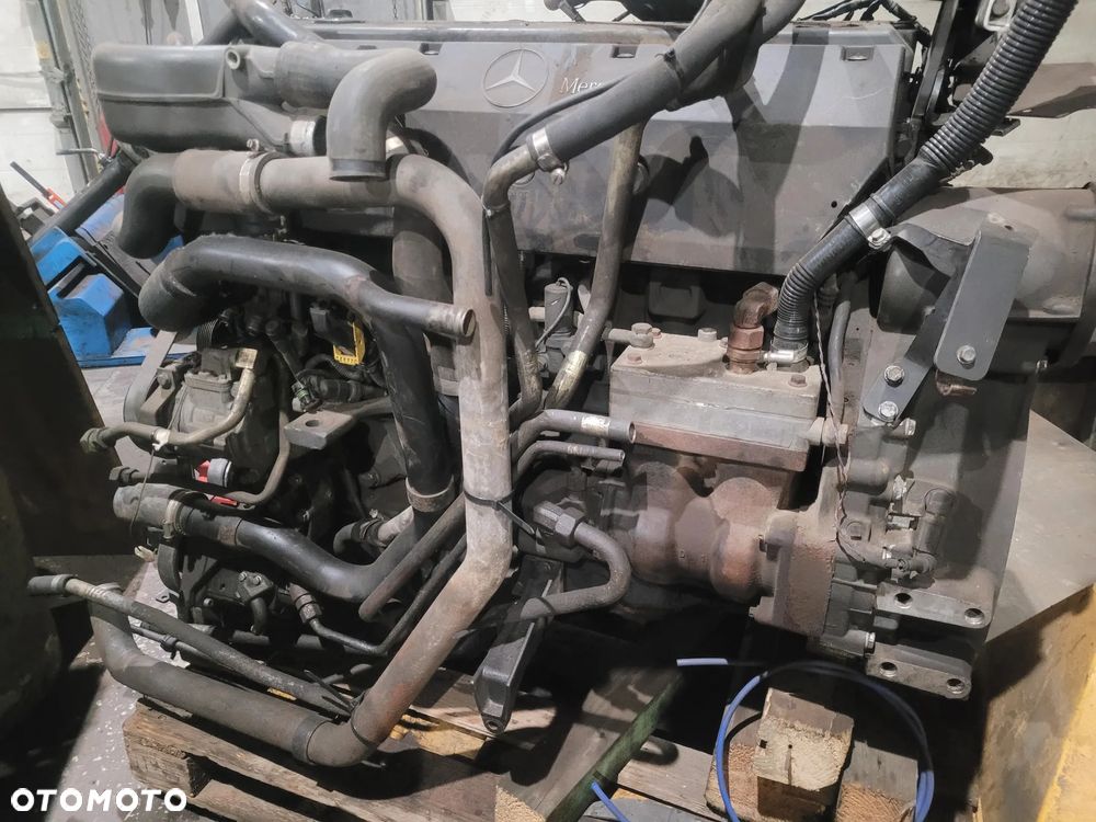 Silnik Mercedes  Axor 330 - 3