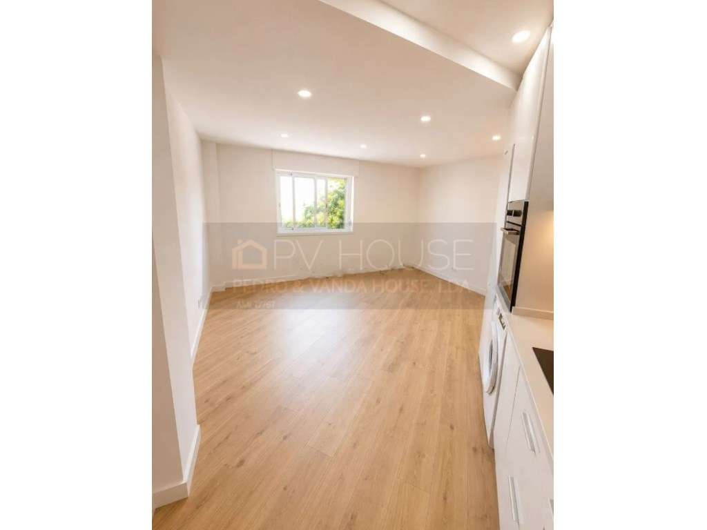Apartamento T2+1 Totalmente Remodelado | Varanda | Forte da Casa - Grande imagem: 5/17