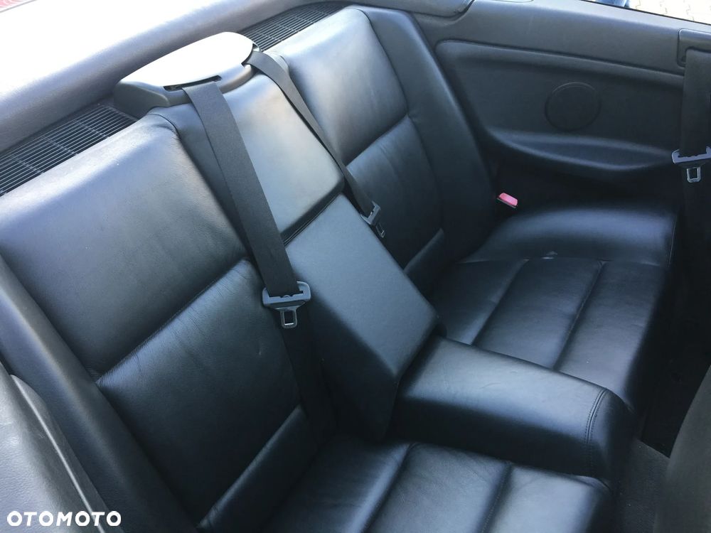 BMW Seria 3 318i Cabriolet - 11