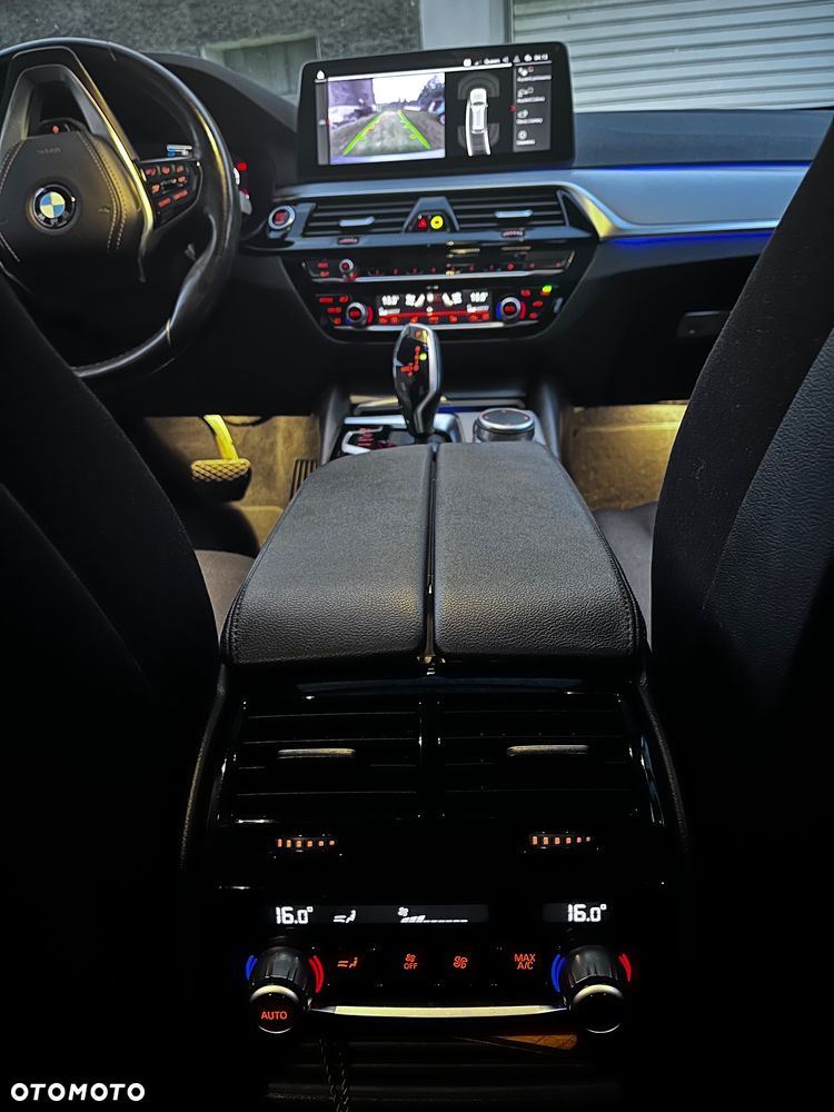 BMW Seria 5 520d - 29