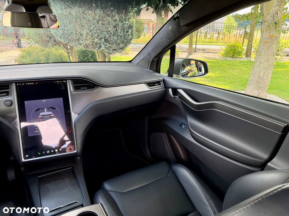 Tesla Model X - 18