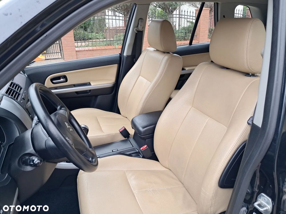 Suzuki Grand Vitara 2.0 Comfort + - 7