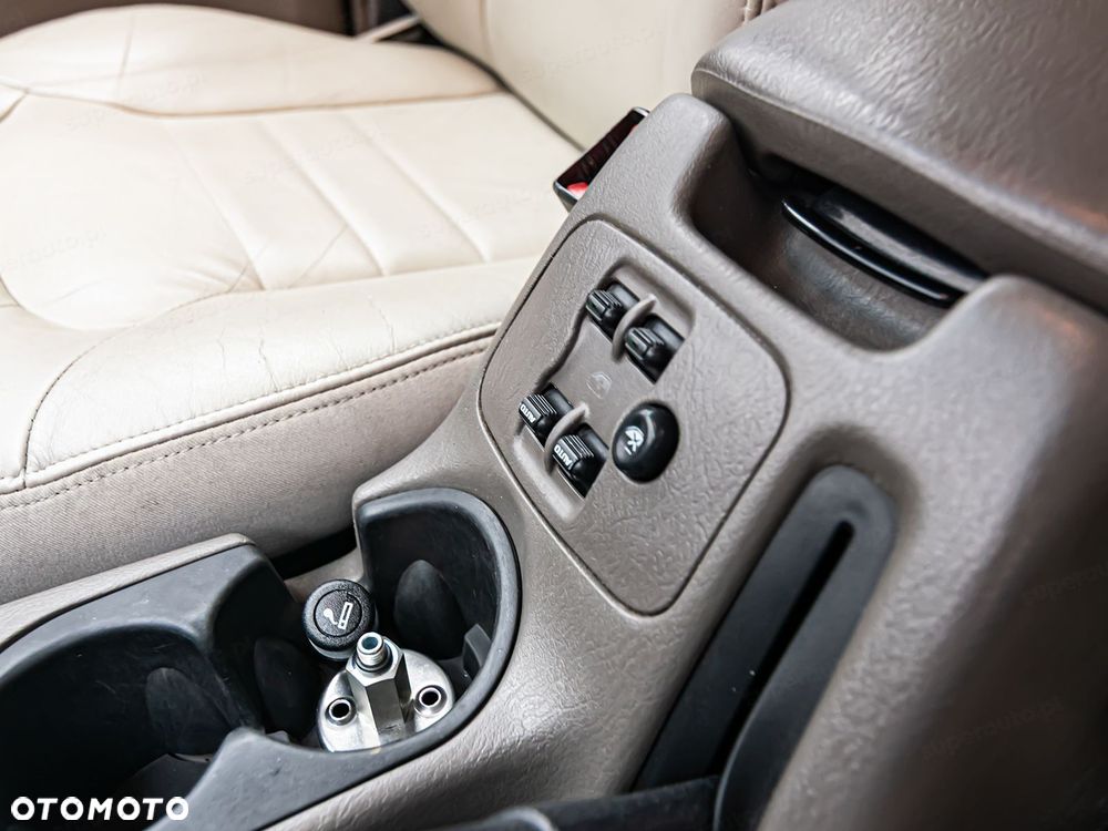 Jeep Cherokee - 26