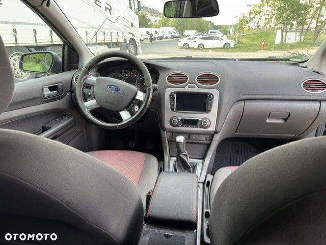 Ford Focus 1.8 Style - 11