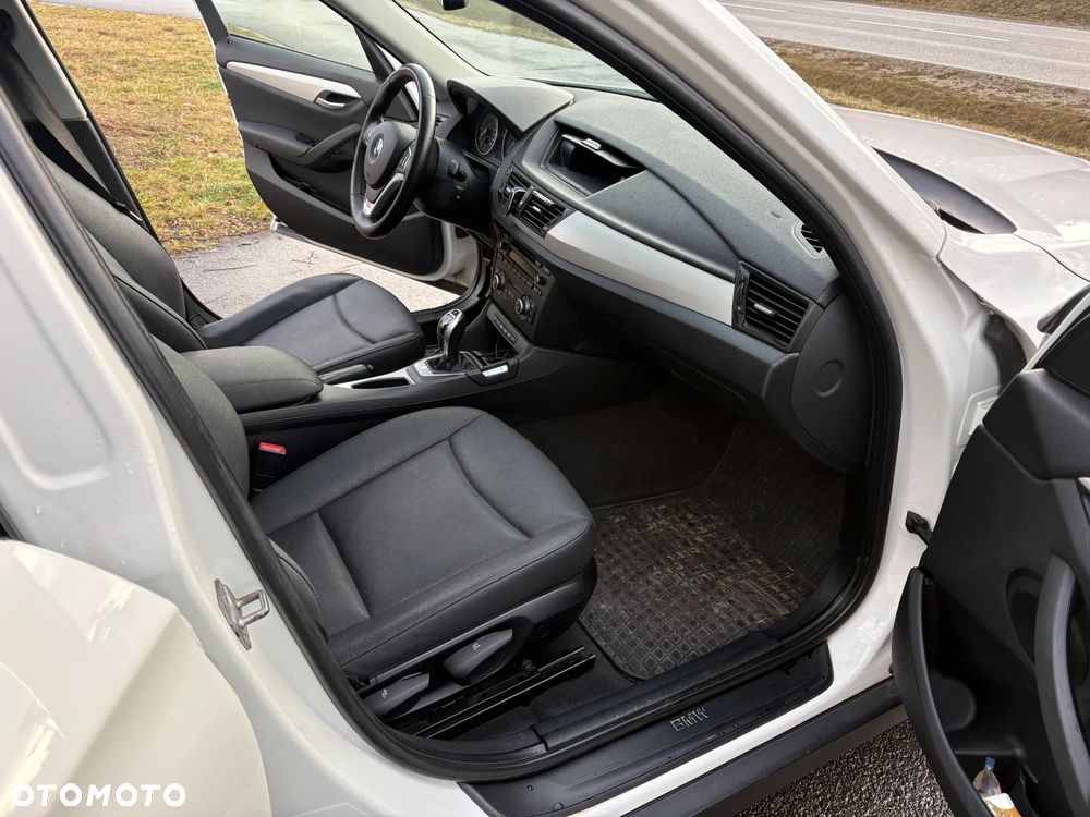 BMW X1 xDrive28i Sport Line - 16