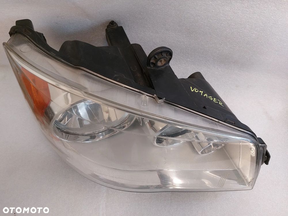 Reflektor lampa Chrysler Voyager prawy przód - 2