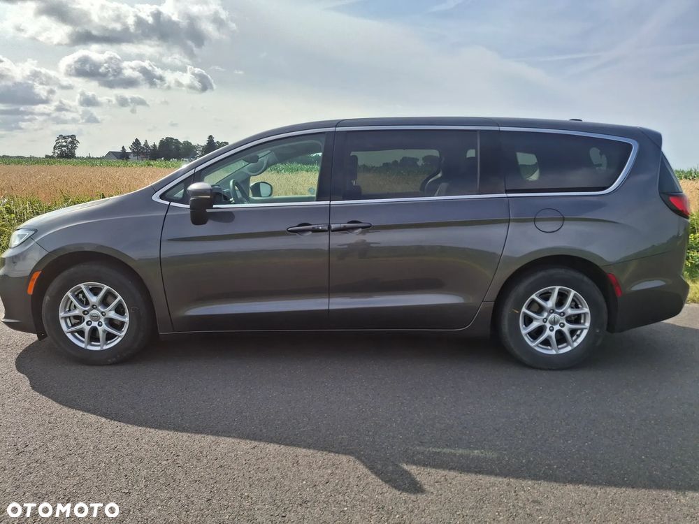 Chrysler Pacifica - 4