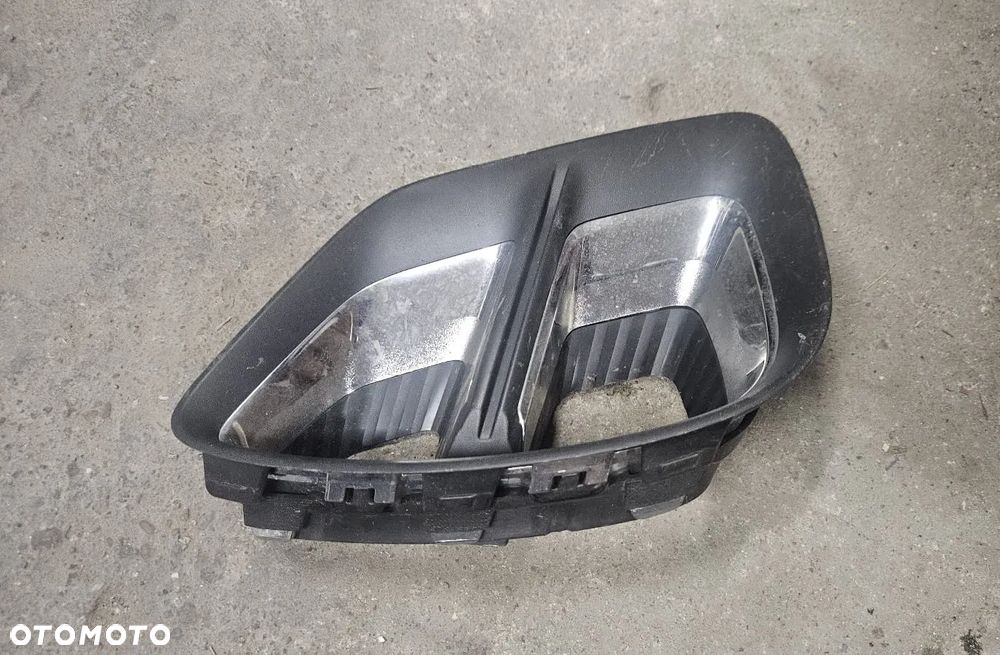 CAPTUR II PRAWA KRATKA HALOGENU ZDERZAKA 261A31120R - 1