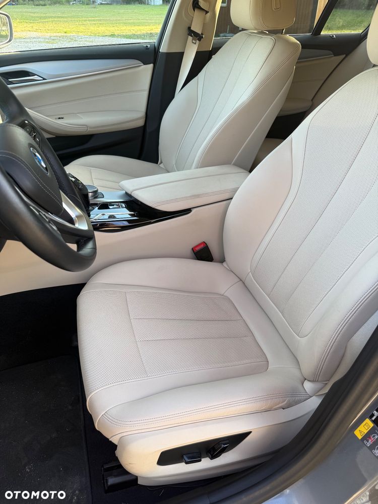 BMW Seria 5 530i mHEV Luxury Line - 13