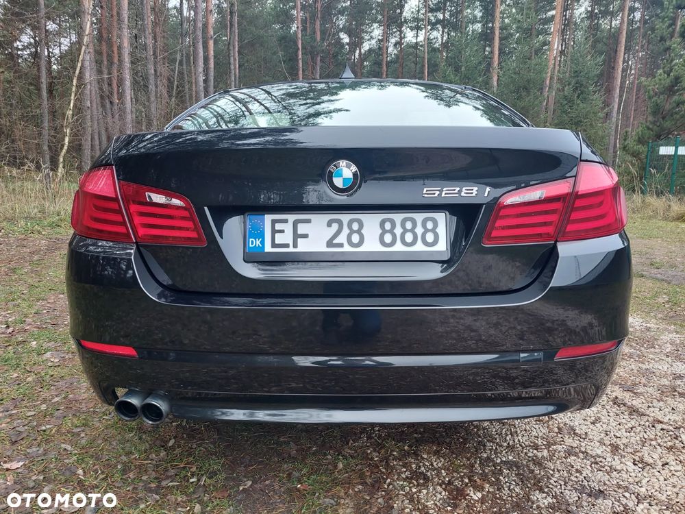 BMW Seria 5 528i Sport-Aut - 36